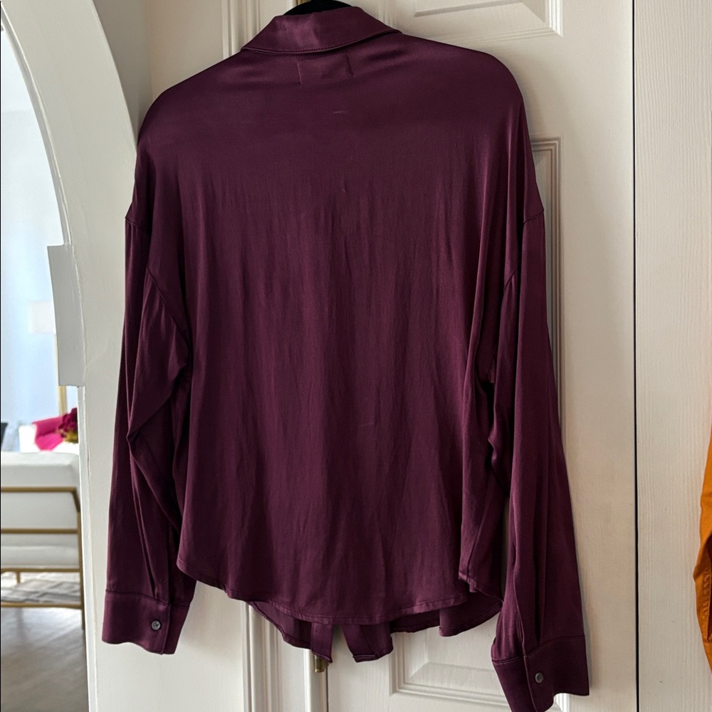 NWT Dear John  Silky Satin Adrianna  Long Sleeve OVERSIZED XS ( Fits a XS -M) - Picture 7 of 7